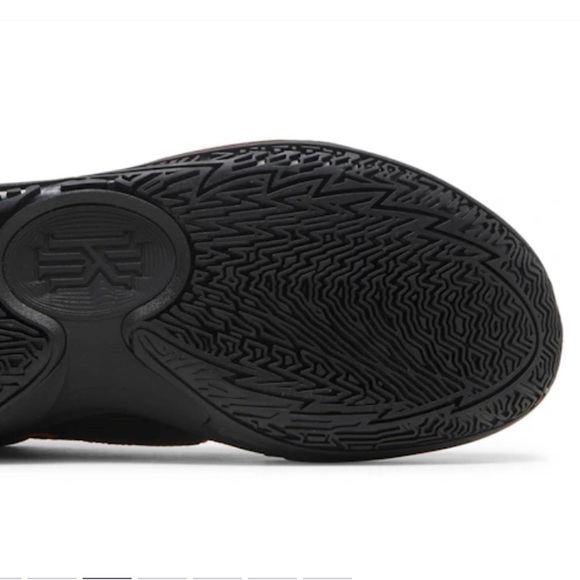 NIKE Kyrie Low 5 black bright crimson basketball shoes size men’s 8 - Picture 3 of 15